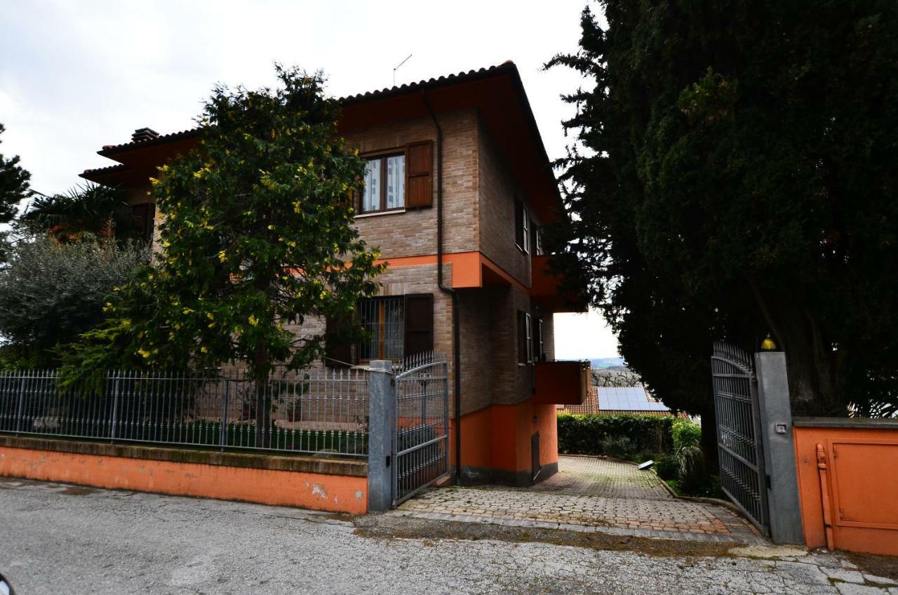 La Violetta Villa Camerano Exterior photo